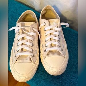Chuck Taylor All Star Embroidered Floral‎ WOMEN'S Sz 7 LOW-TOP SHOE VGUC